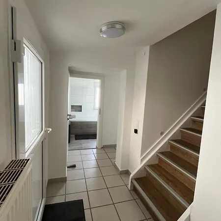 Nyaraló Ellis Haeusle *